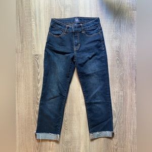 Gap girls mid rise blue jeans. Size 10. Straight stretch style.